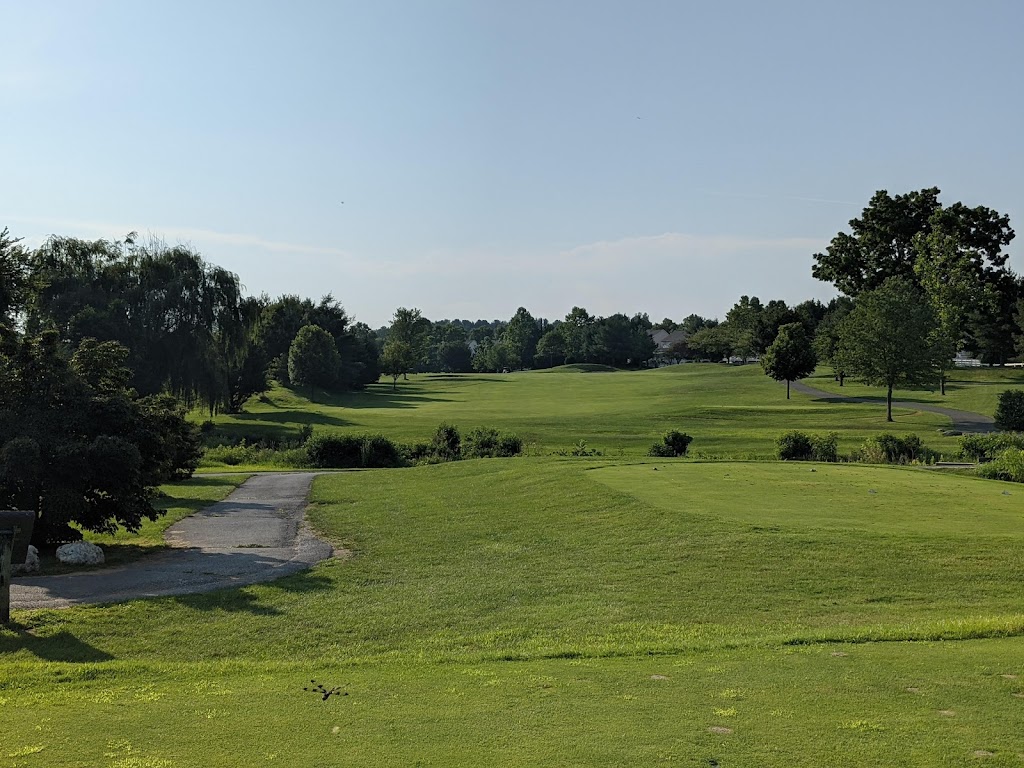 Panoramic view of a lush green golf course at Richland Golf Club. Smooth