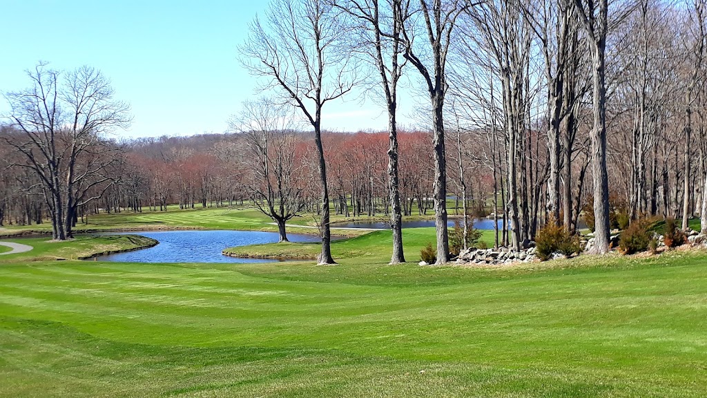 Panoramic view of a lush green golf course at Ridgefield Golf Course. Smooth