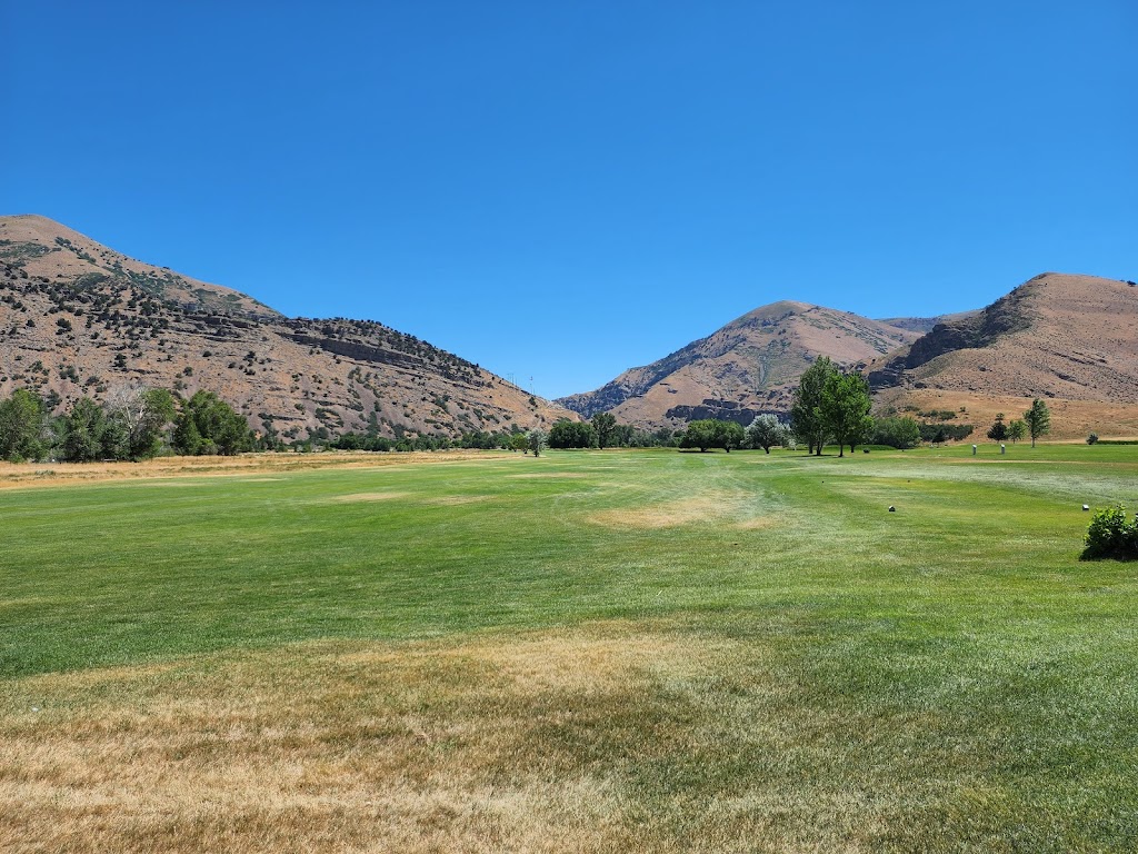 Panoramic view of a lush green golf course at Round Valley Golf Course. Smooth