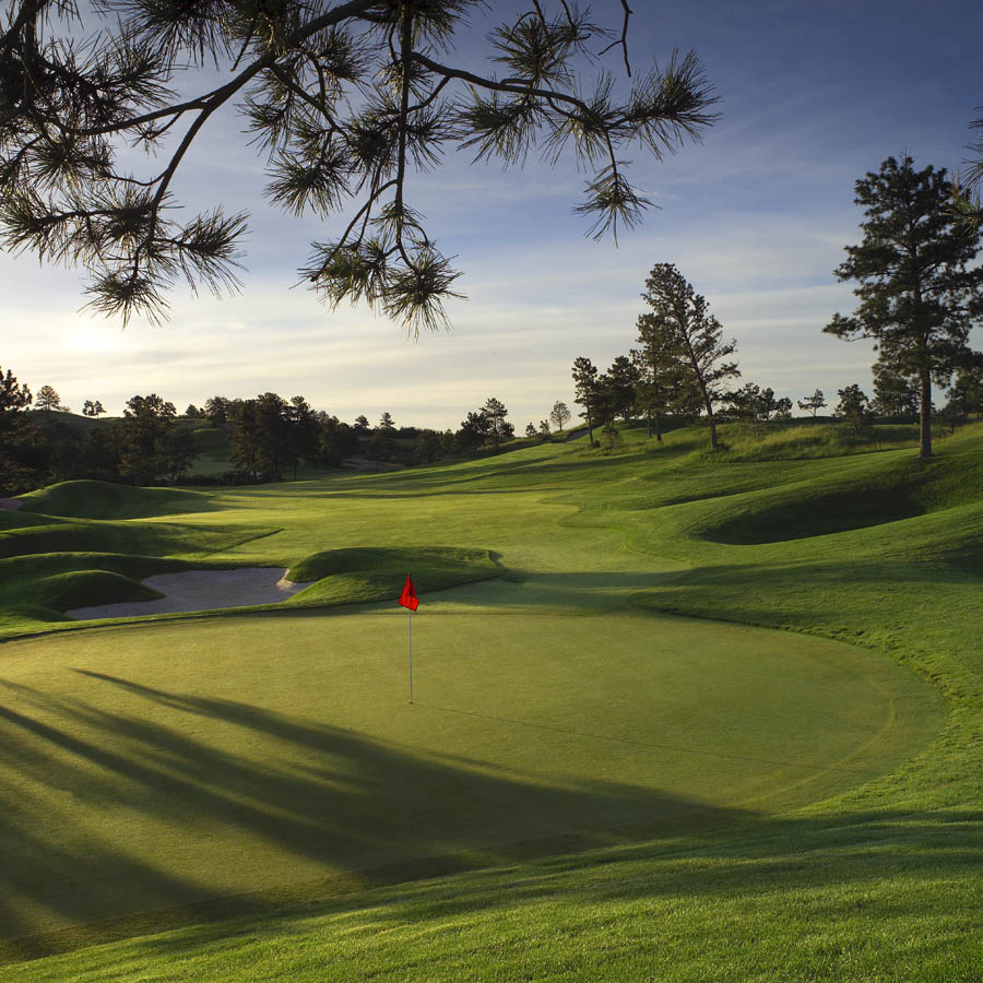 Panoramic view of a lush green golf course at Sanctuary Golf Course. Smooth