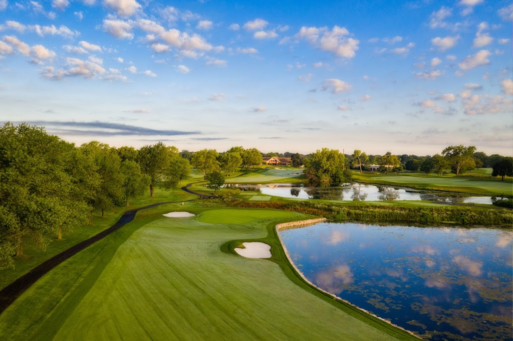 Panoramic view of a lush green golf course at Schaumburg Golf Club. Smooth