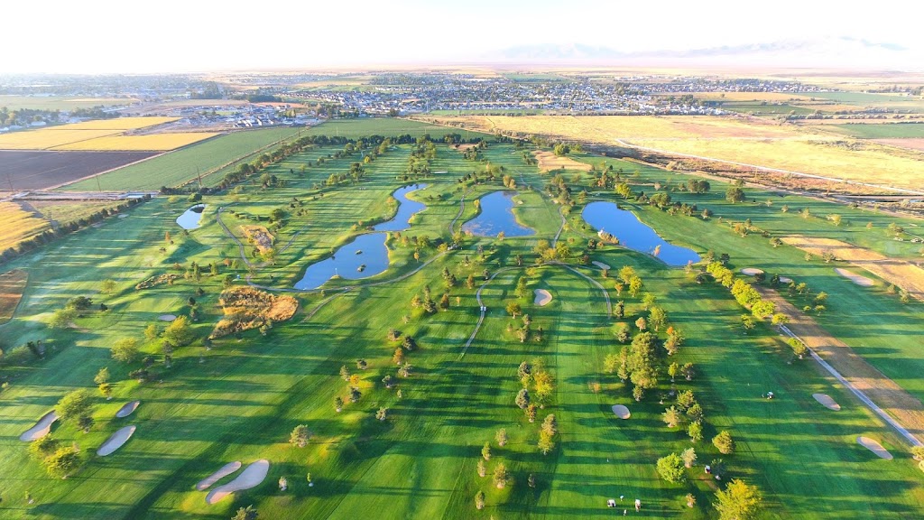 Panoramic view of a lush green golf course at Schneiter's Bluff Golf Course. Smooth