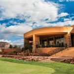 Panoramic view of a lush green golf course at Sedona Golf Resort. Smooth