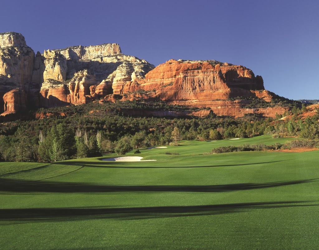 Panoramic view of a lush green golf course at Seven Canyons Golf Club. Smooth