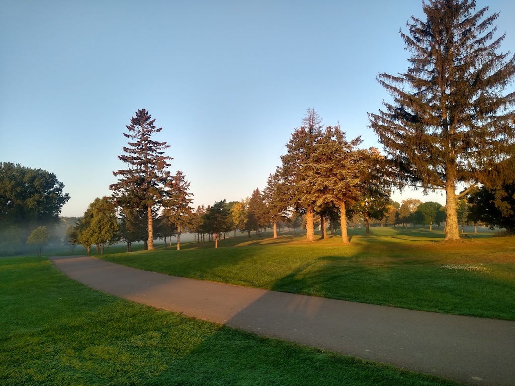 Panoramic view of a lush green golf course at Shamrock Golf Course. Smooth