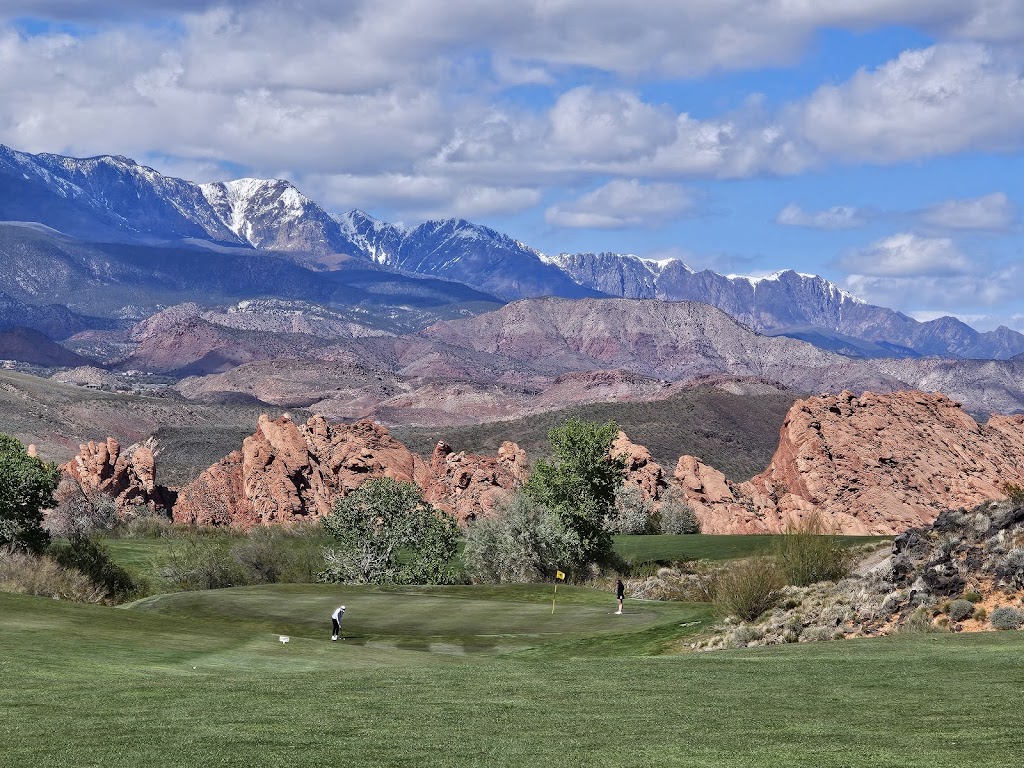 Panoramic view of a lush green golf course at Sky Mountain Golf Course. Smooth