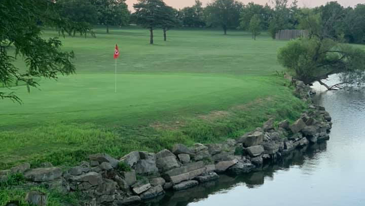 Panoramic view of a lush green golf course at Smiley's Golf Complex. Smooth