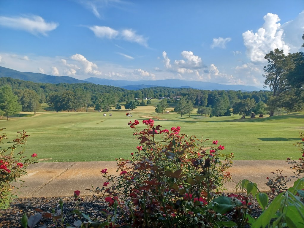 Panoramic view of a lush green golf course at Smoky Mountain Golf Course. Smooth