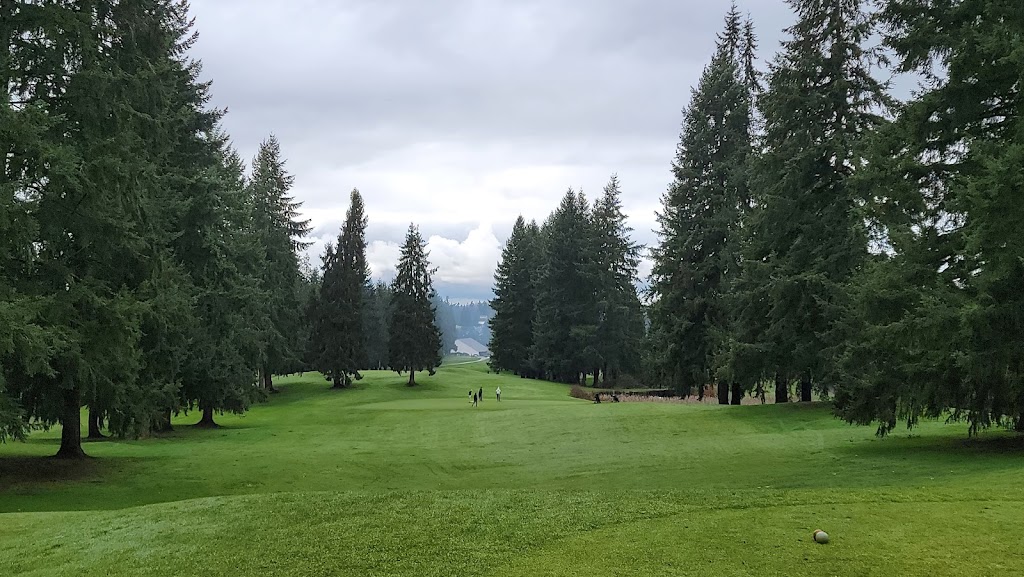 Panoramic view of a lush green golf course at Snohomish Golf Course. Smooth