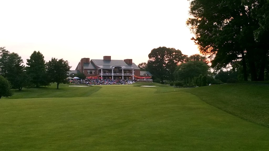 Panoramic view of a lush green golf course at Springfield Golf & Country Club. Smooth