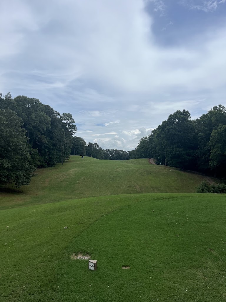 Panoramic view of a lush green golf course at Stillwaters Golf Course. Smooth
