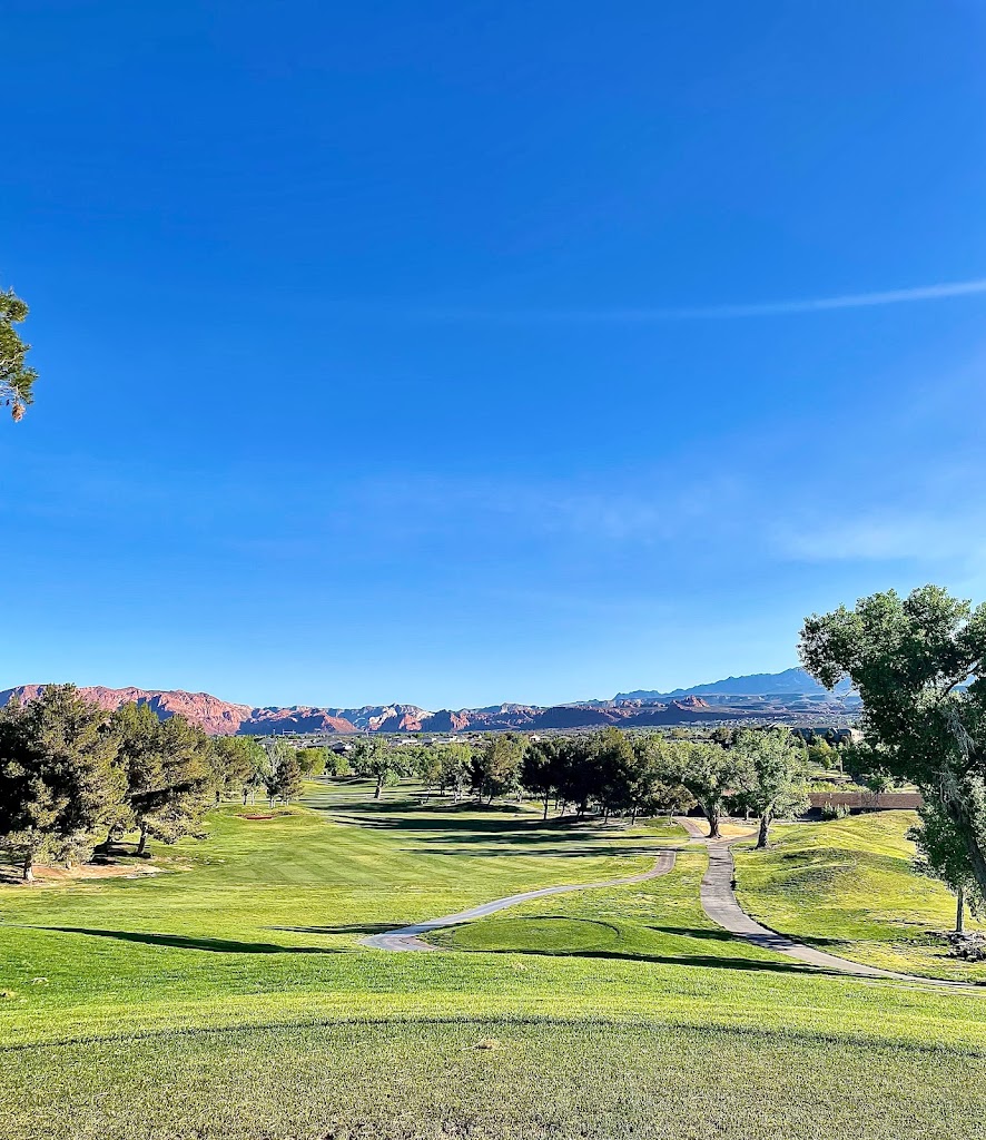 Panoramic view of a lush green golf course at Sunbrook Golf Club. Smooth