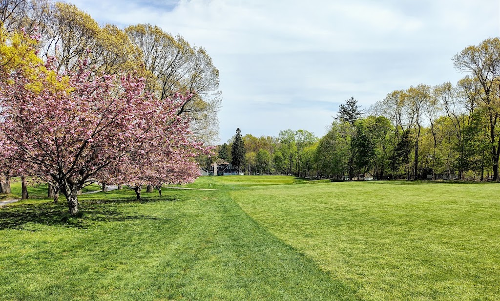 Panoramic view of a lush green golf course at Sunken Meadow Golf Course. Smooth