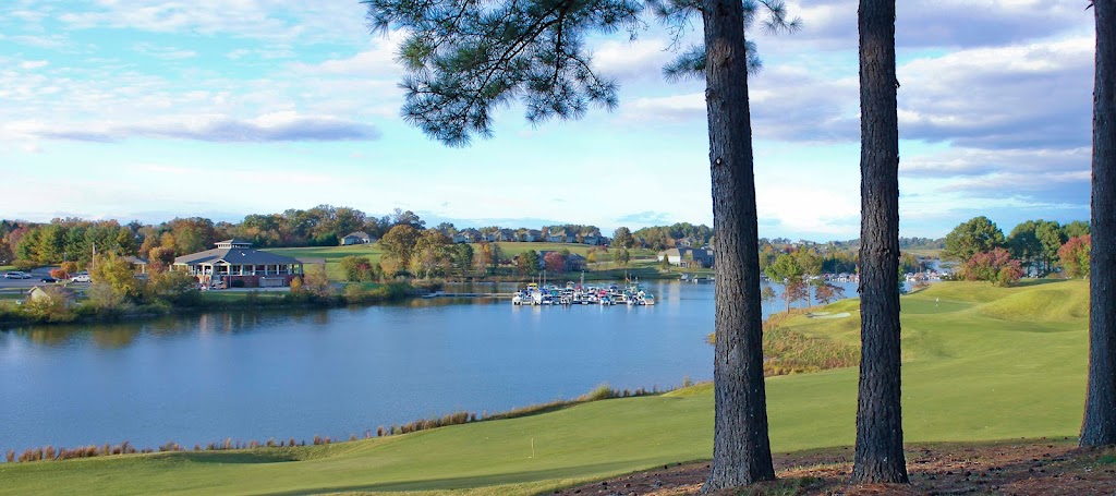 Panoramic view of a lush green golf course at Tanasi Golf Course. Smooth