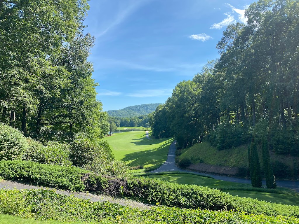 Panoramic view of a lush green golf course at The Cliffs Valley - Golf Course & Clubhouse. Smooth