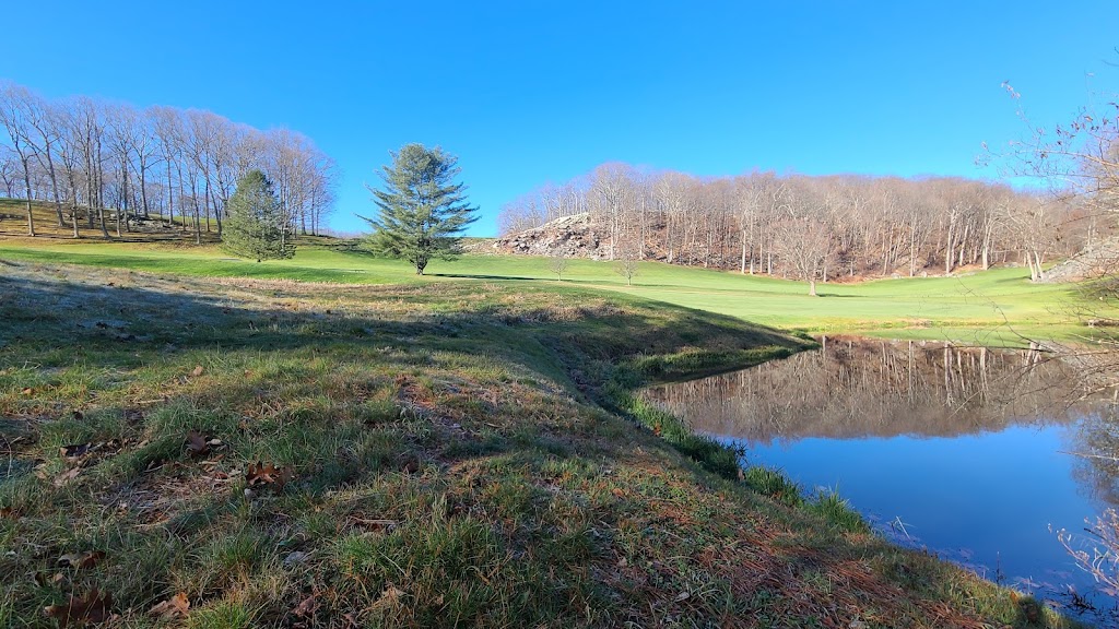 Panoramic view of a lush green golf course at The Connecticut Golf Club. Smooth
