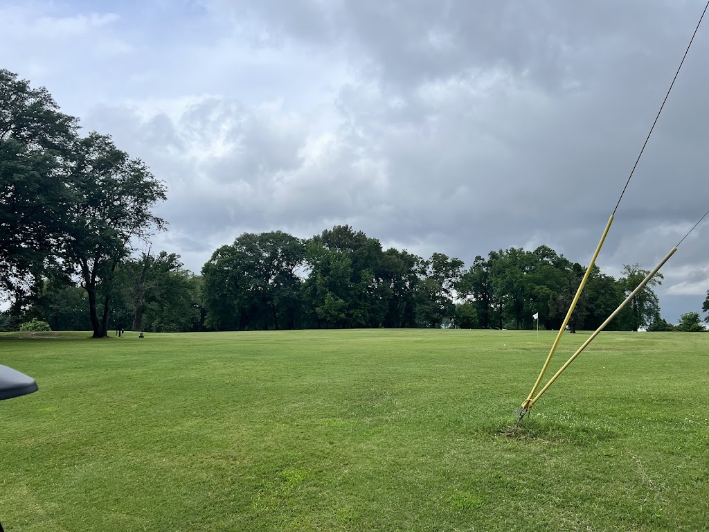 Panoramic view of a lush green golf course at The Links at Riverside. Smooth