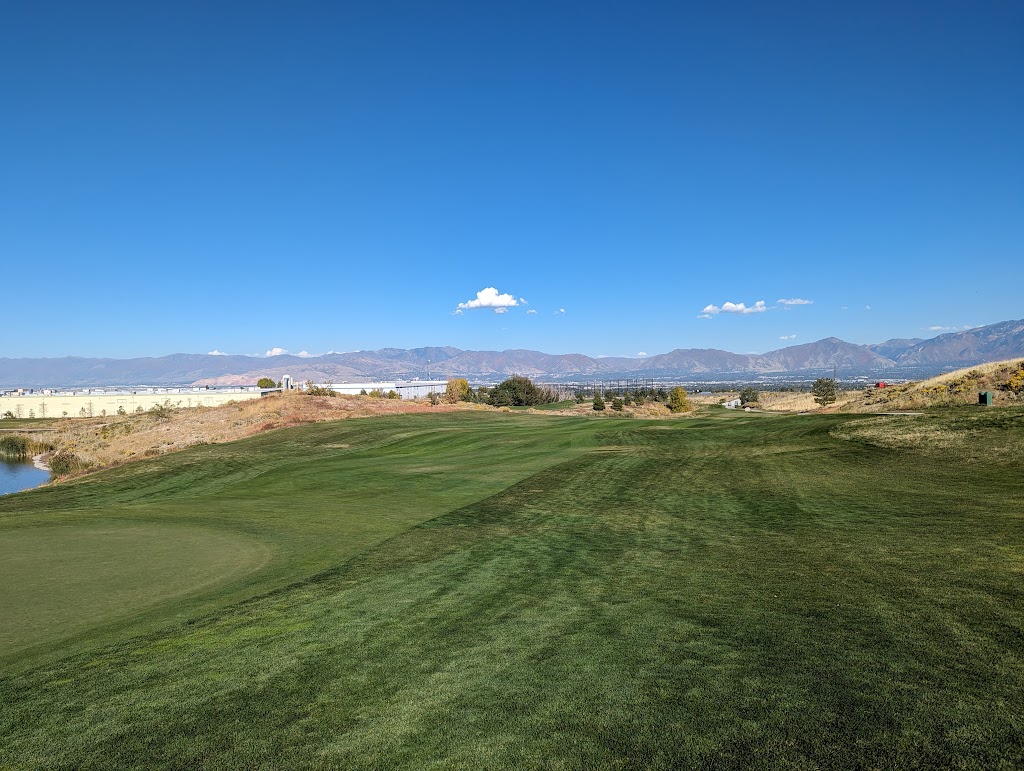 Panoramic view of a lush green golf course at The Ridge Golf Club. Smooth