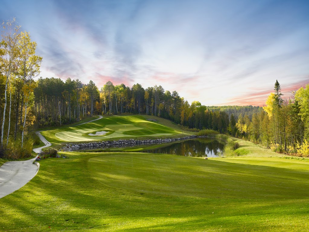 Panoramic view of a lush green golf course at The Wilderness at Fortune Bay. Smooth