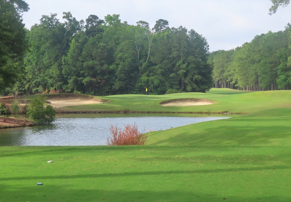 Panoramic view of a lush green golf course at Traces Golf Club & Shankers Grille. Smooth