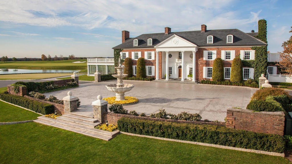 Panoramic view of a lush green golf course at Trump National Golf Club Bedminster. Smooth