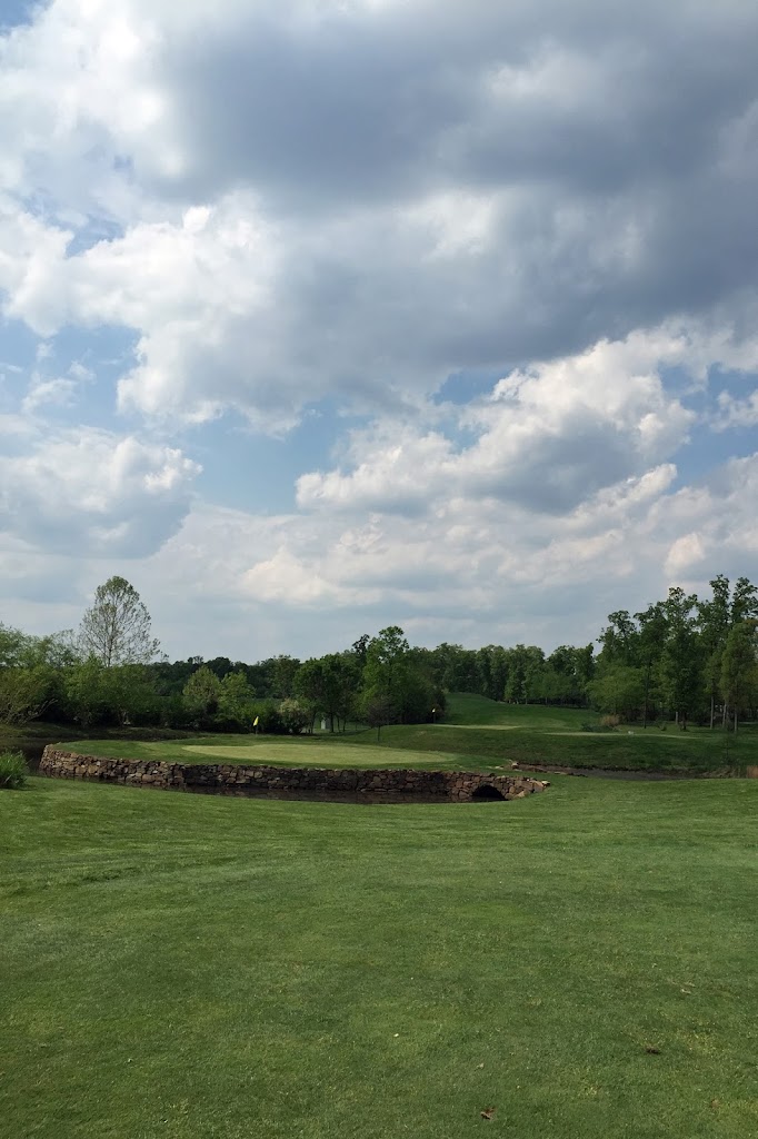 Panoramic view of a lush green golf course at Virginia Golf Center. Smooth