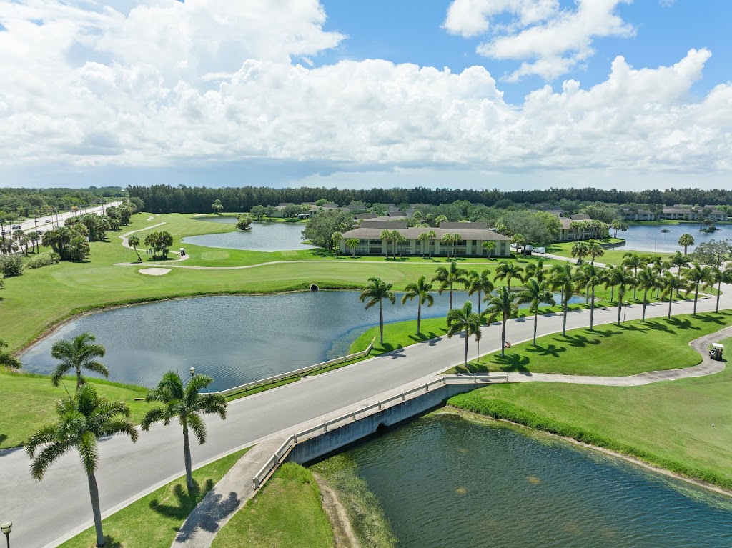 Panoramic view of a lush green golf course at Vista Plantation Golf Club. Smooth