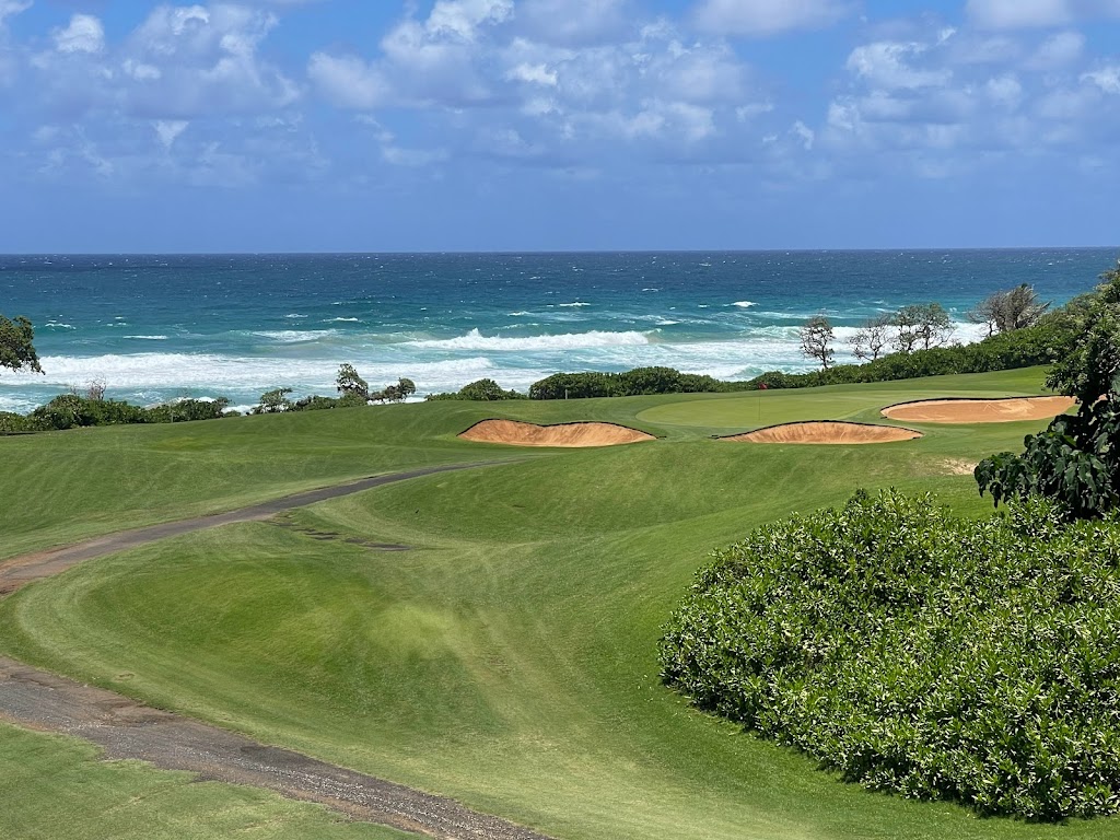 Panoramic view of a lush green golf course at Wailua Golf Course. Smooth