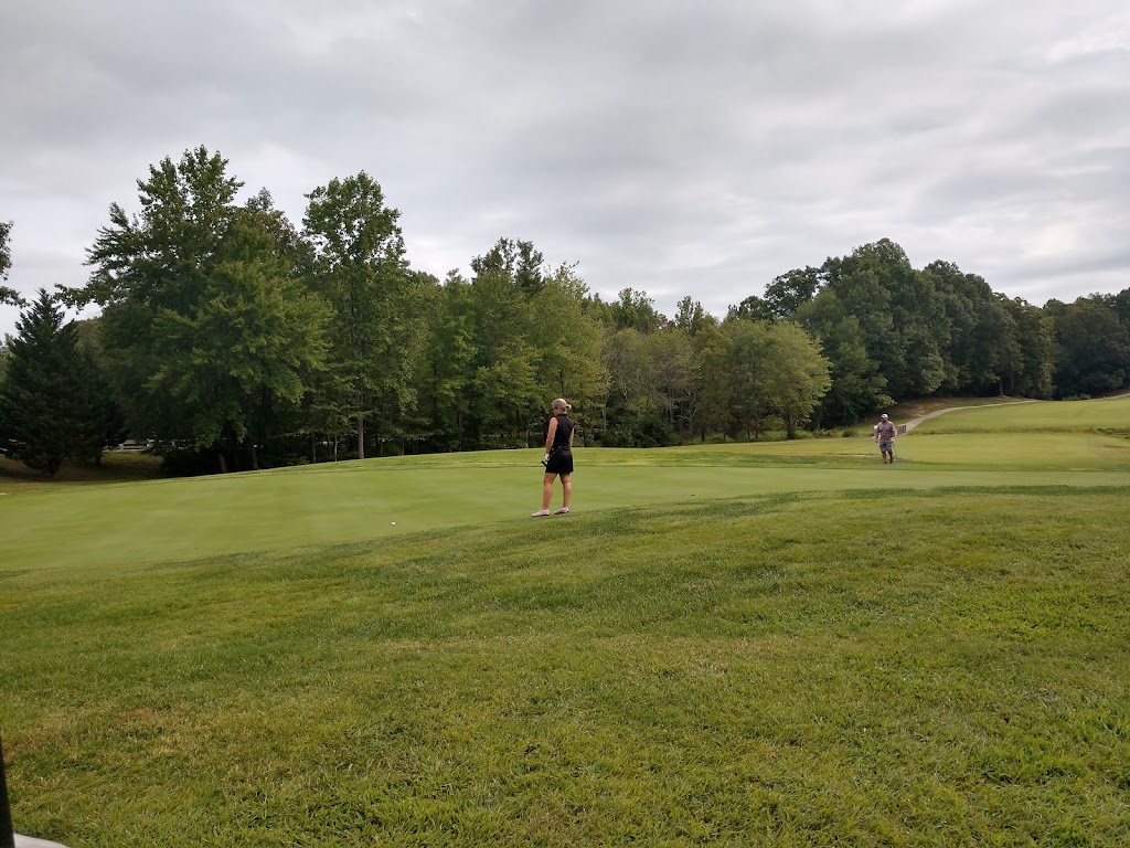 Panoramic view of a lush green golf course at White Plains Golf Course. Smooth