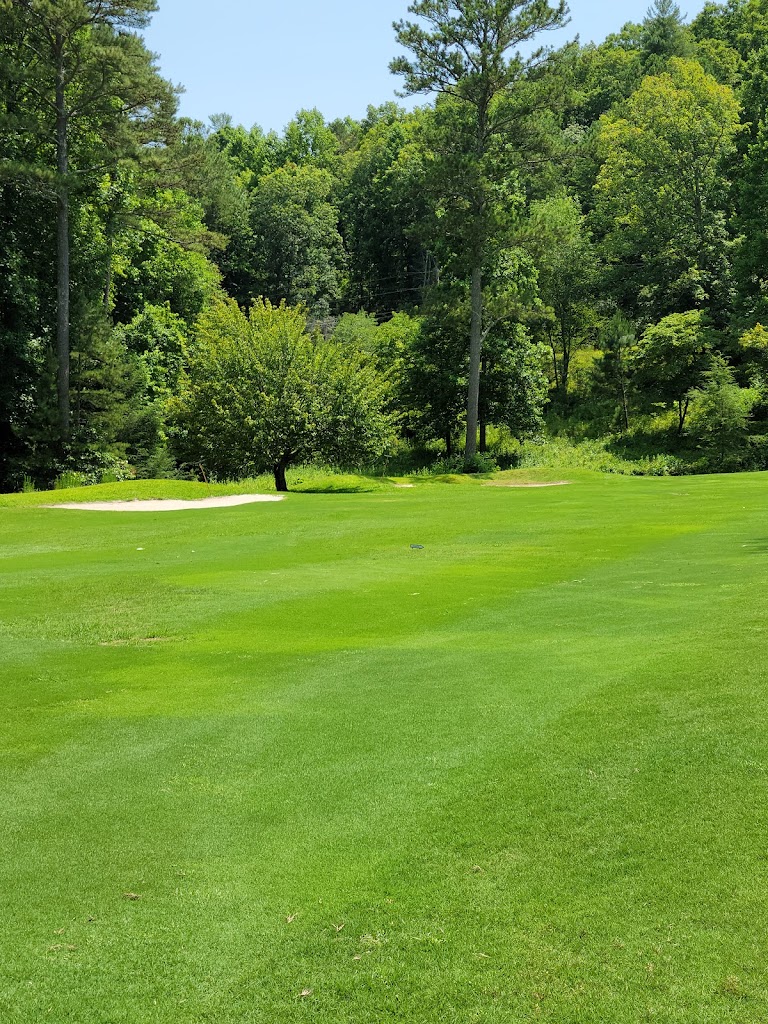 Panoramic view of a lush green golf course at Whitepath Golf Club. Smooth