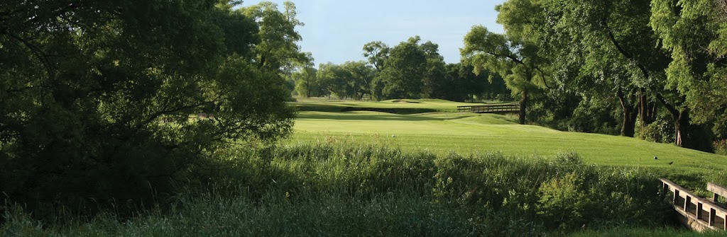 Panoramic view of a lush green golf course at Willow Run Golf Course. Smooth